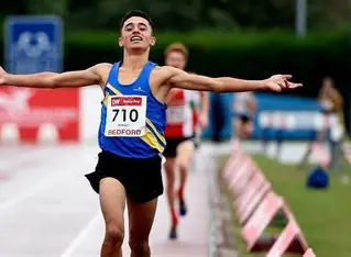 Young Runner Breaks Provincial 800m Record